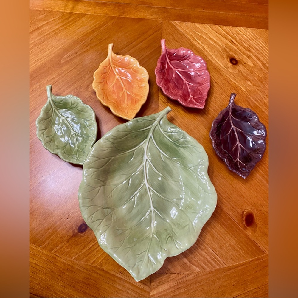 5 Piece Set of Leaf-Shaped Ceramic Condiment Bowls